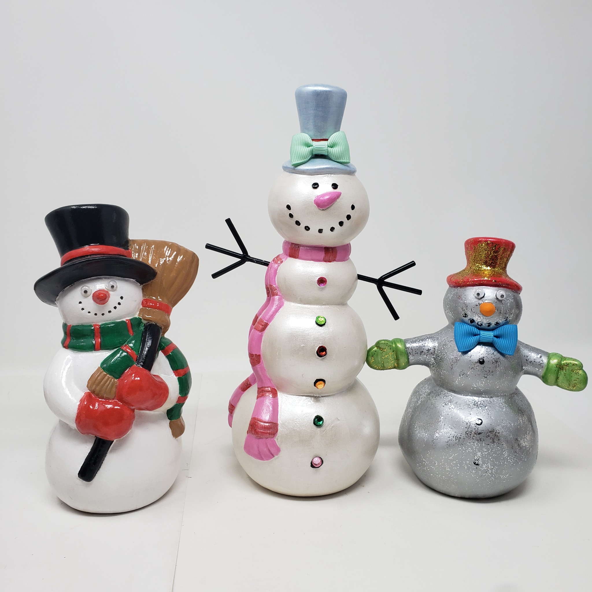 Painted snowman ceramic pieces
